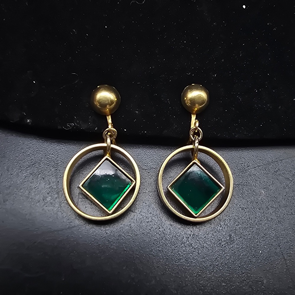 Green Gold Tone Geometric Clip On Earrings Dangle Drop Vintage